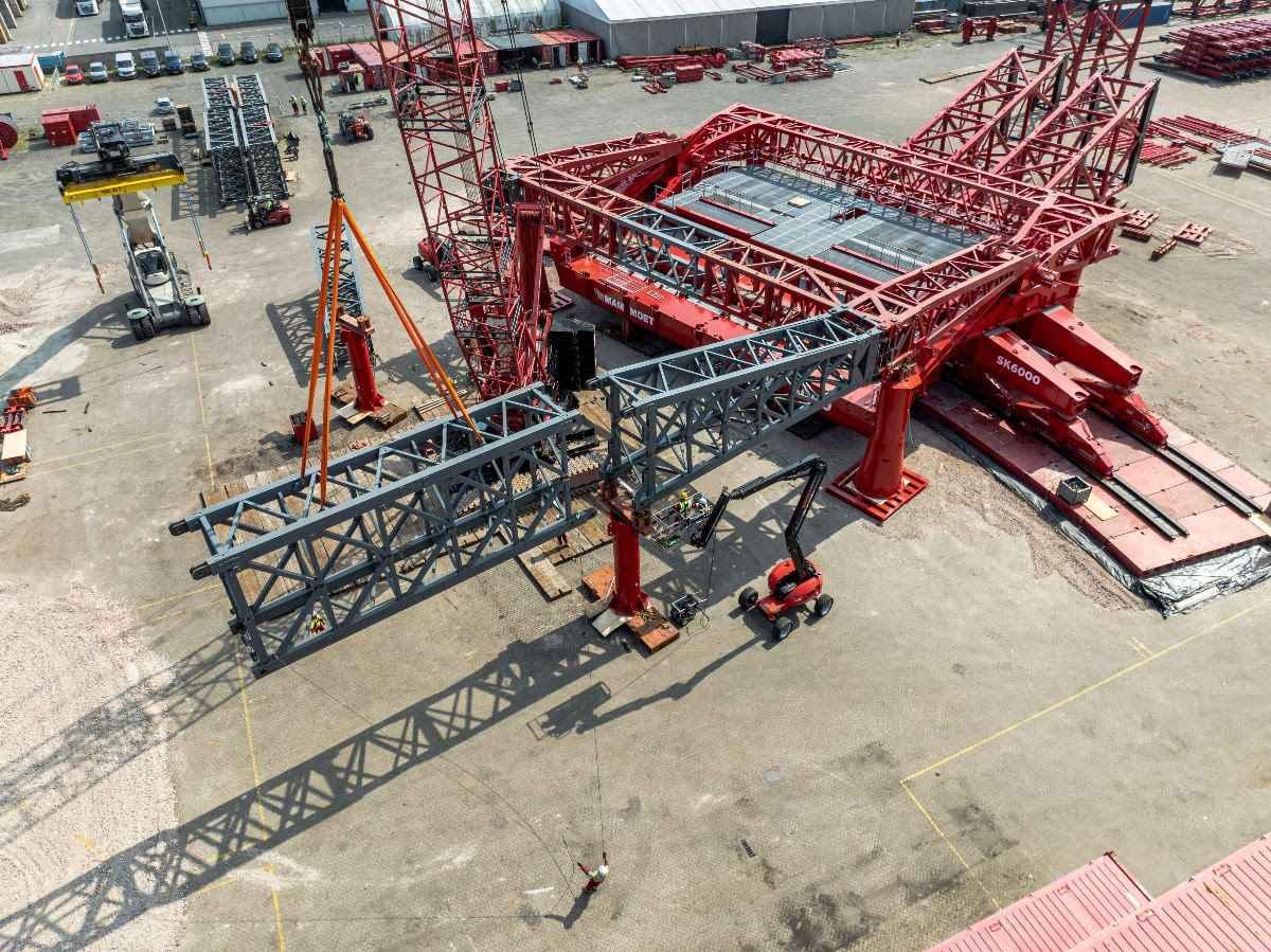 Mammoet Begins Assembly of World’s Biggest Land-Based Crane