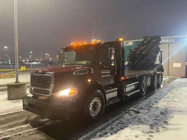 Heavy-Duty Crane Truck